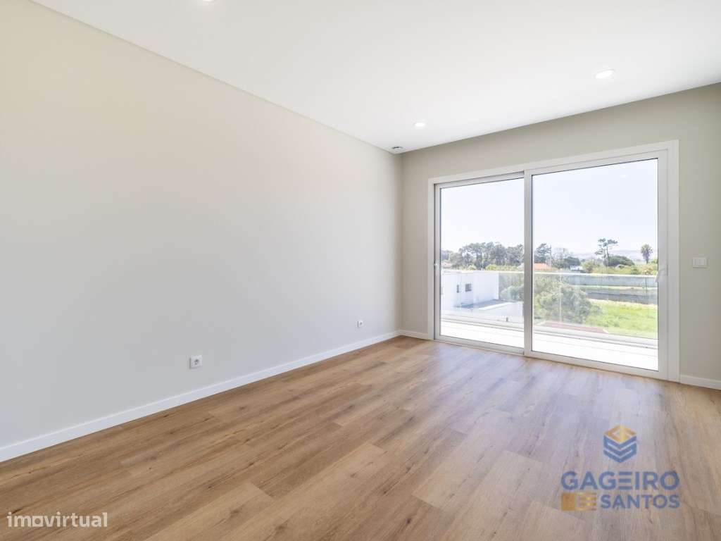 Moradia T4 com piscina, nova e pronta a habitar a 4 km da baía de S...-39