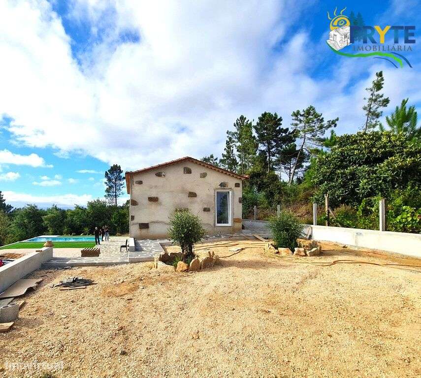 Quintinha com moradia de tipologia T4 situada próxima da Vila da Sertã - Grande imagem: 4/42