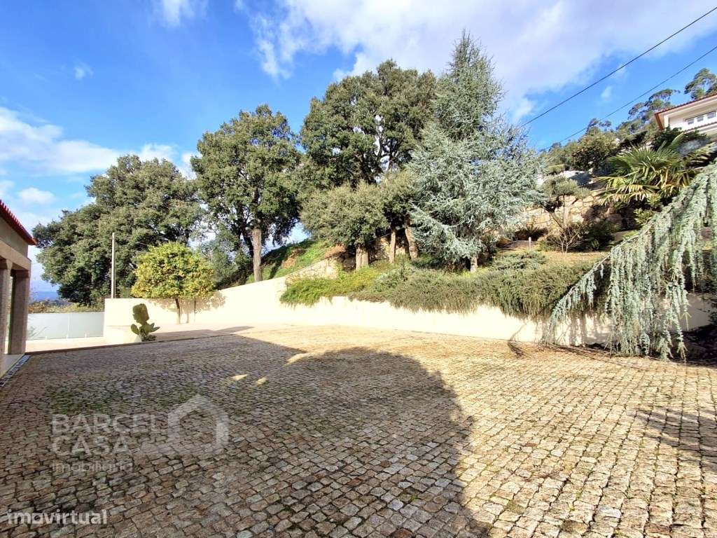 Moradia T4 em pedra, com piscina em Airó - Barcelos-7