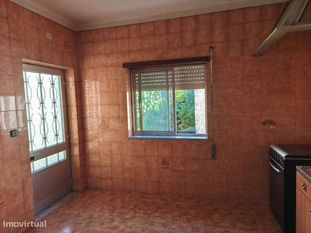Moradia, em aldeia tranquila, em excelente estado de conservação, p...-14