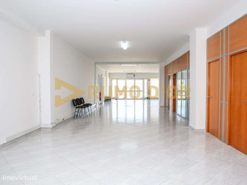 Loja com Armazém e escritórios-14
