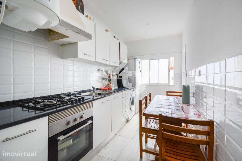 T1+1 Totalmente Remodelado com Varanda e Marquise | Pronto a Habitar |-6