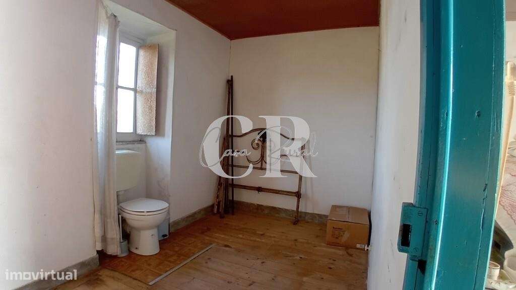 Moradia em pedra em Figueiró dos Vinhos com terreno e poço de água-17