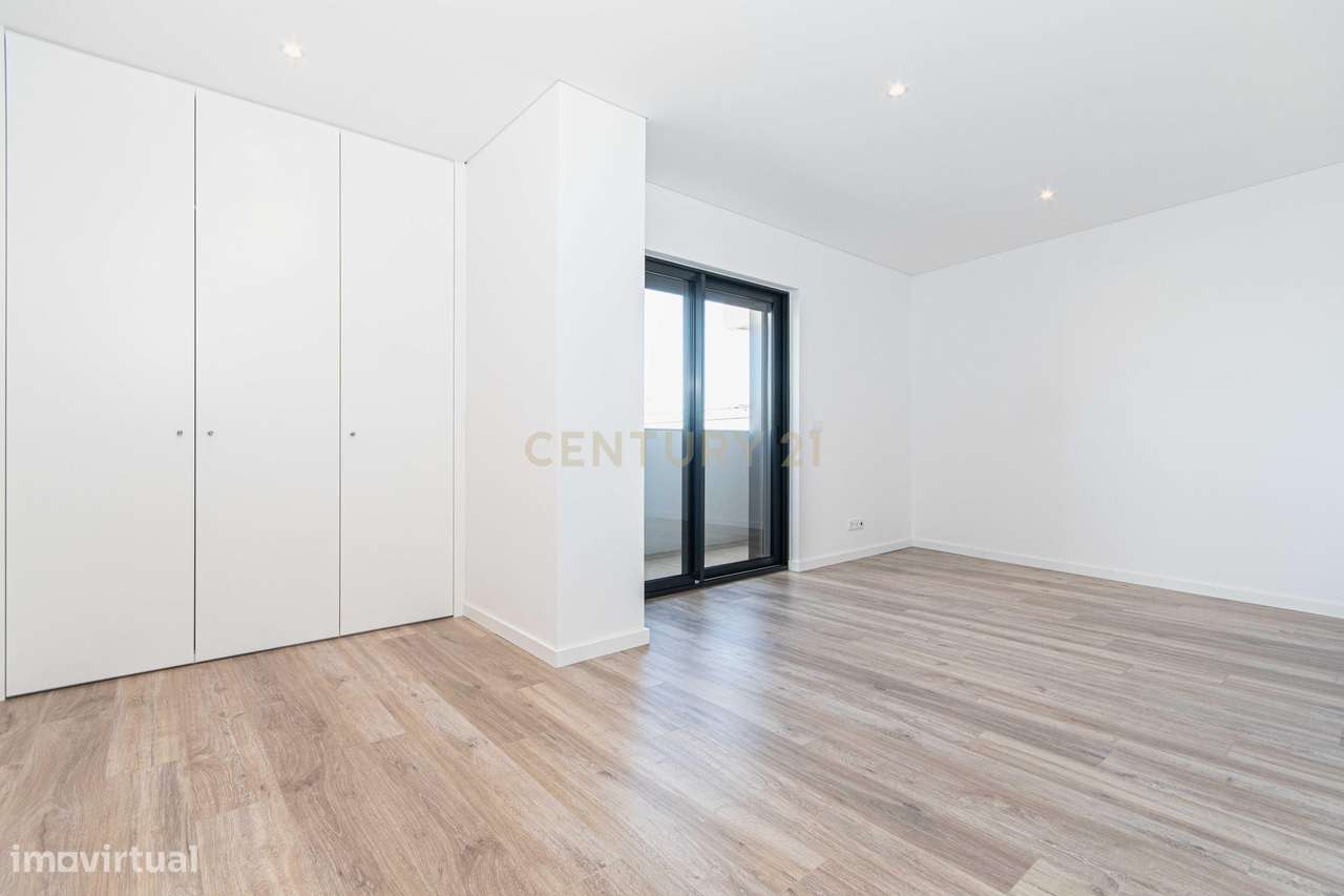 Penthouse T5 de luxo com vista rio – Carnaxide-26