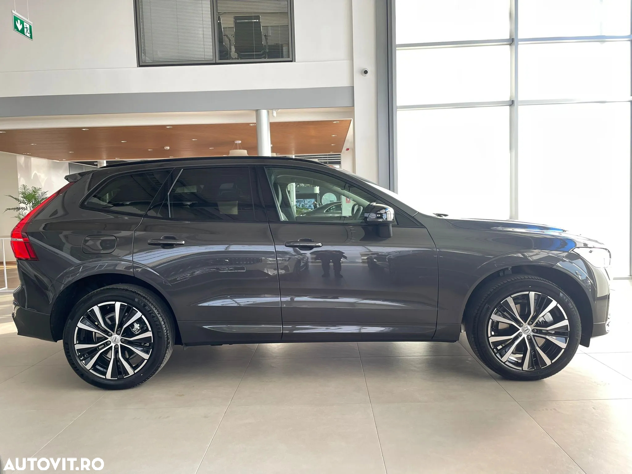 Volvo XC 60 B4 MHEV AT AWD Ultimate Dark - 4