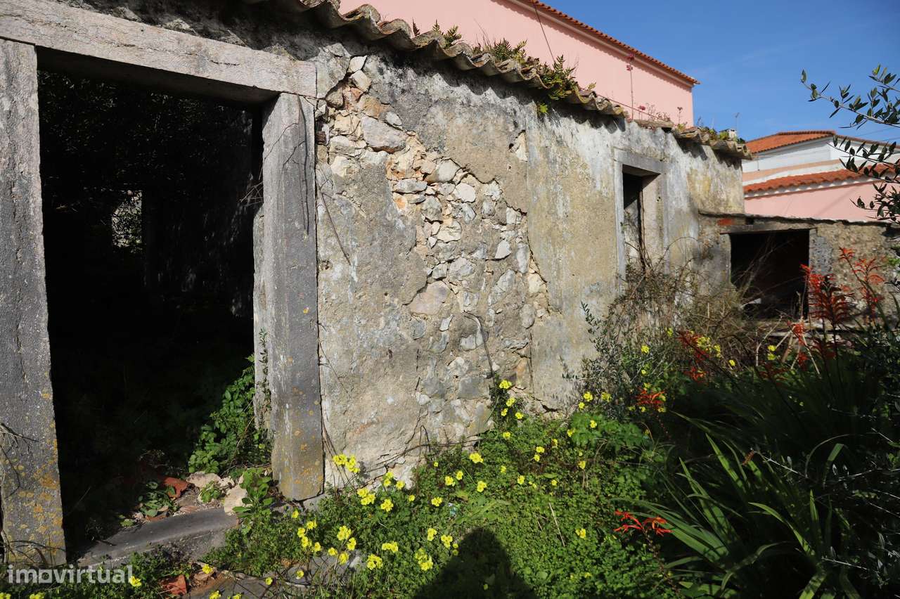 Oportunidade Única -Ruína Urbana em Morelena com Potencial Incrível-13