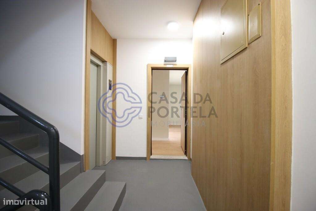 Apartamento T5 duplex, A.C., estacionamento 4 carros, 2 arrumos, ao El - Grande imagem: 4/45