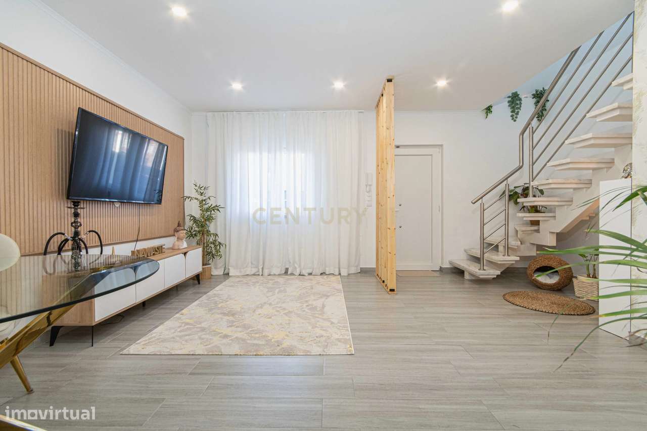 Moradia em Banda nova totalmente mobiliada – Quinta do Conde-23