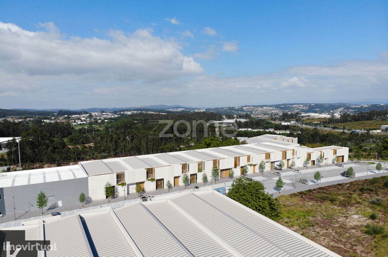 Armazém novo no parque industrial da Seroa