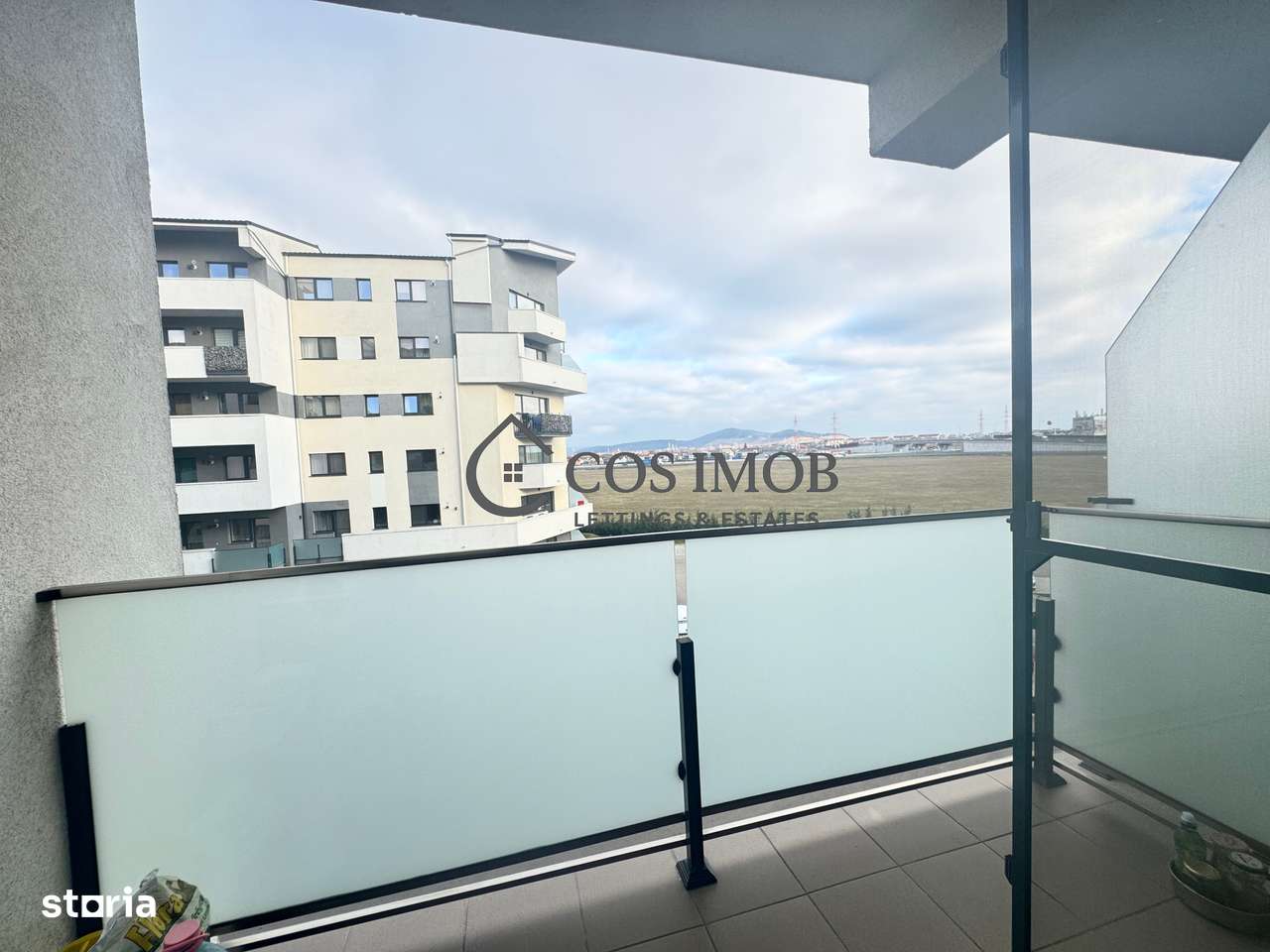 De vânzare apartament 3 camere , Zona Coresi-17