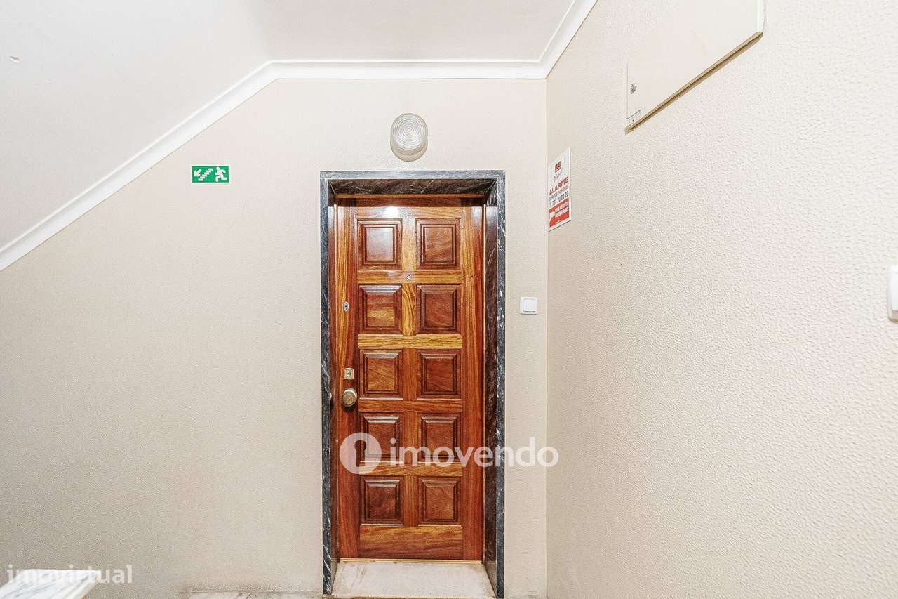 Apartamento T3, com terraço e arrecadação, em Mem Martins-39