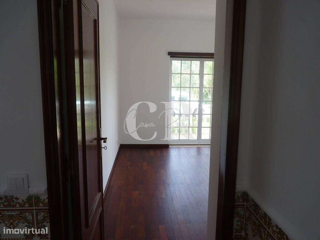 Fantástica moradia T3 com garagem e terreno generoso em Vila Facaia –-35