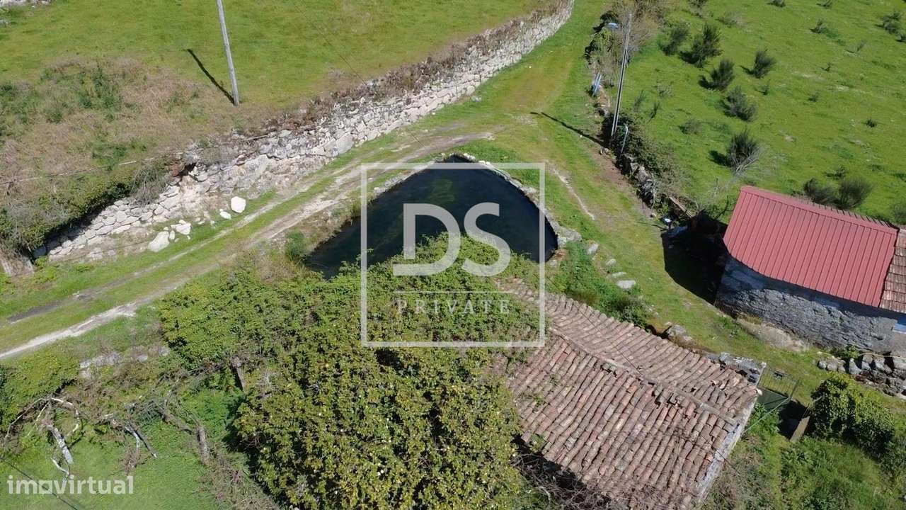 Terreno com duas Moradias em Ruínas - Grande imagem: 5/11