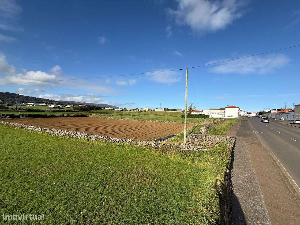 Oportunidade única de amplo terreno para construção na Praia da Vitóri - Grande imagem: 3/6
