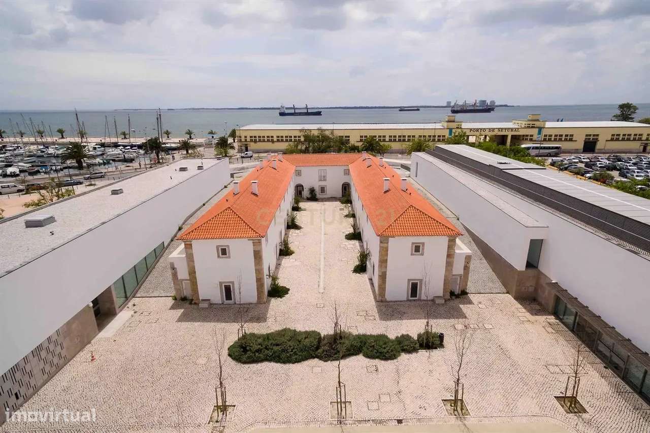 Terreno Urbano para construção de prédio com 3 andares, situado perto-16
