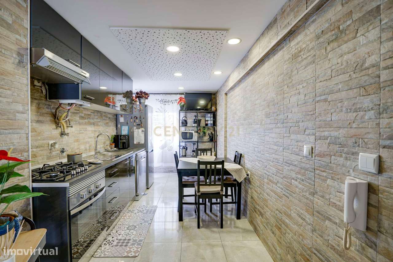 Apartamento para venda com 3 quartos em Camarate-4