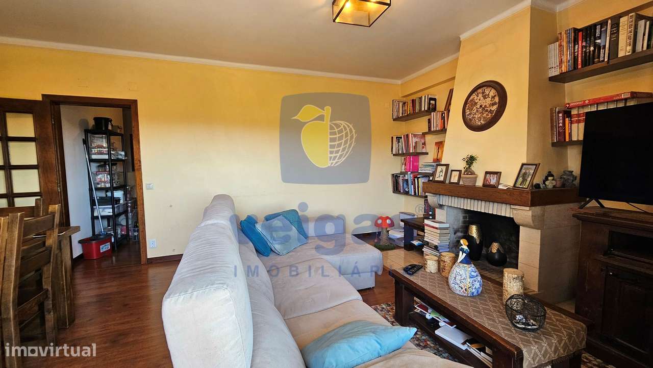 Apartamento T4 com 3 WC e Estacionamento-1