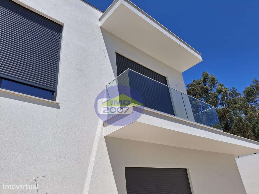 Moradia T4 com 3 Suítes - Santa Maria da Feira - Grande imagem: 1/60