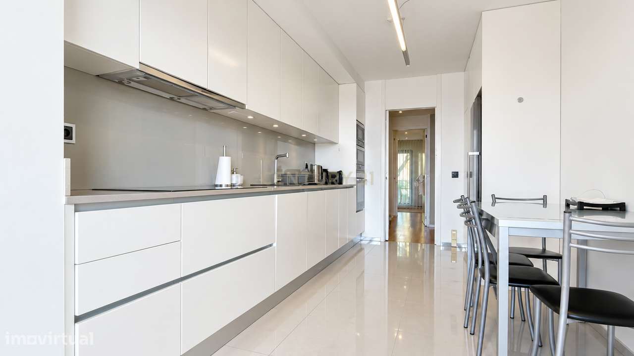 Luxury Property - Apartamento T3 no Edifício Astrolab – Vista Mar, Pis-6