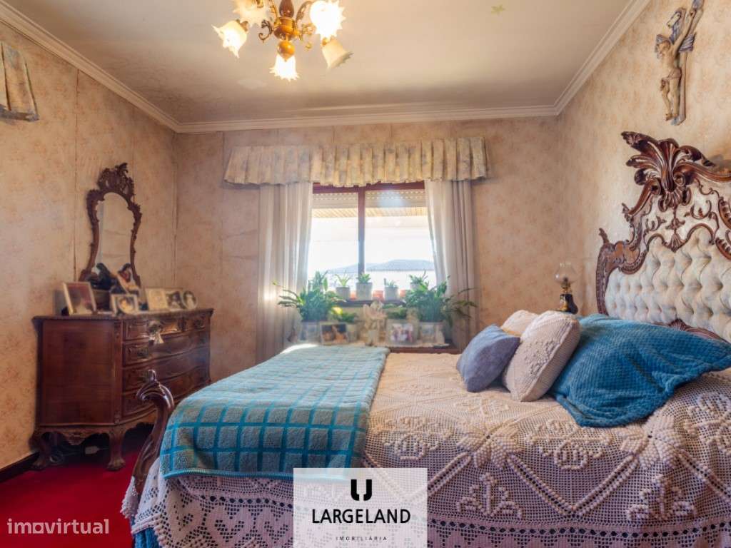 Moradia isolada T4 em Arrifana-8