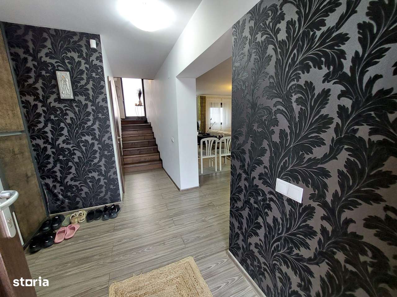 COMISION 0 Vila 150 mp utili, 1500 mp teren, 4 camere Targoviste - Imagine principală: 2/16