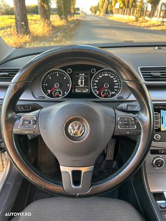 Volkswagen Passat - 4