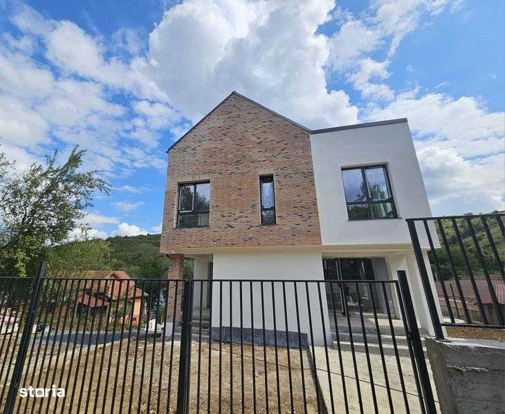 Casa de vanzare, cu terasa rooftop, la pret de apartament - Imagine principală: 4/8