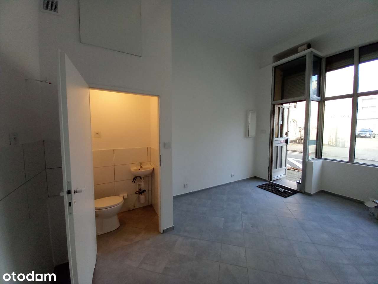 Gotowy lokal w ścisłym centrum w Jeleniej Górze-2