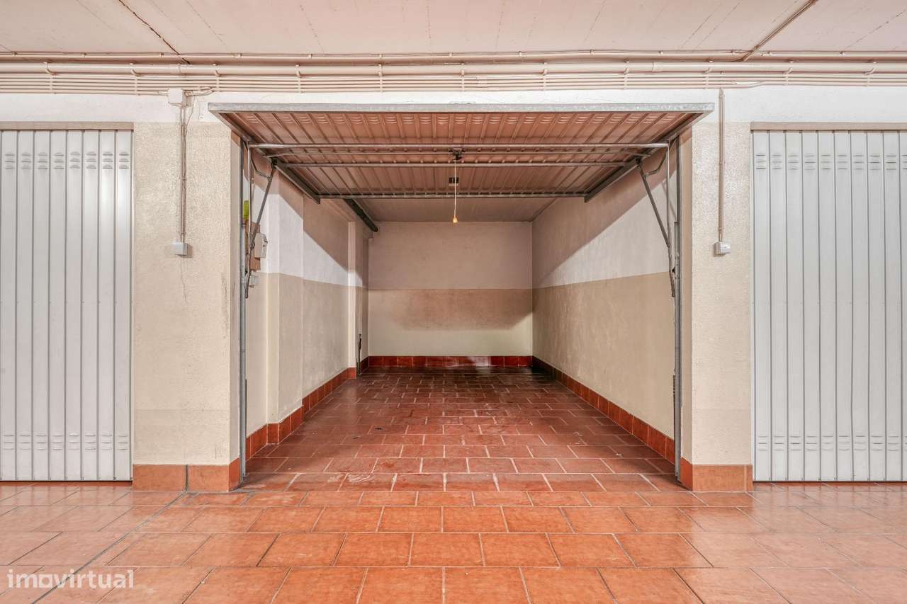 Apartamento T2 com Terraço Incrível || Costa da Caparica-24