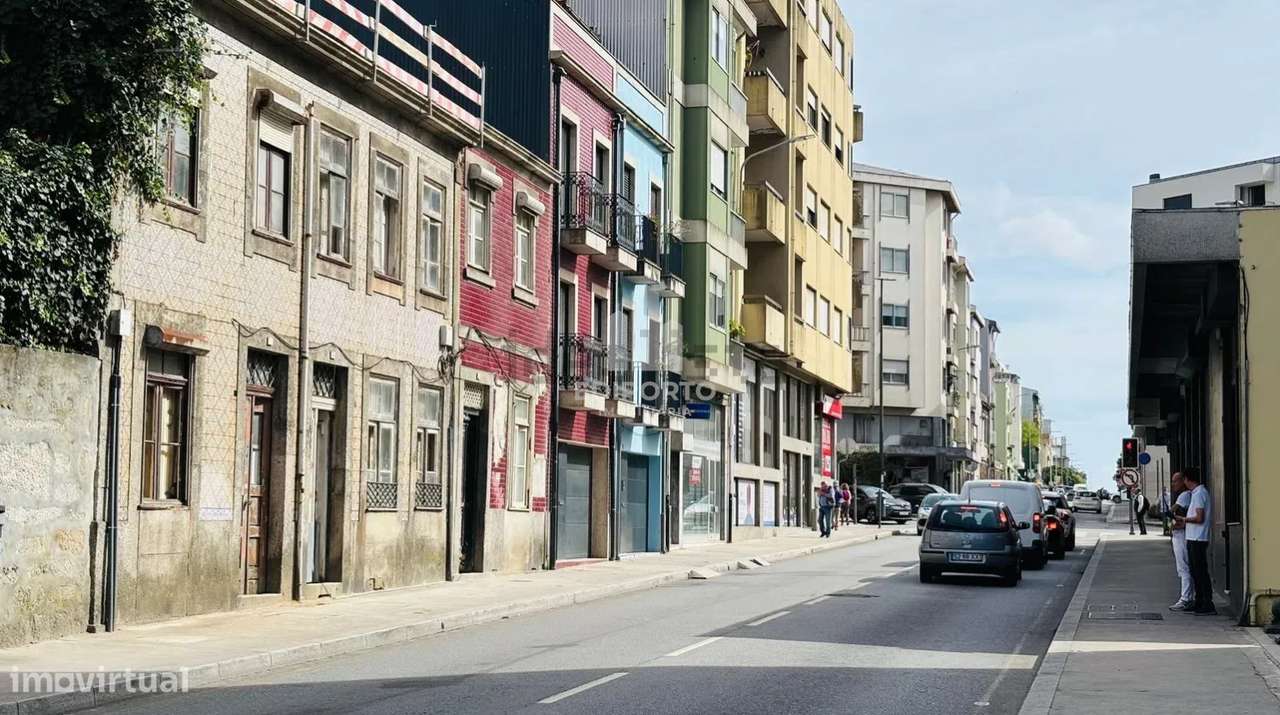 Futura Moradia de Luxo T3 com Jardim e Escritório – Rua de Oliveira Mo-11