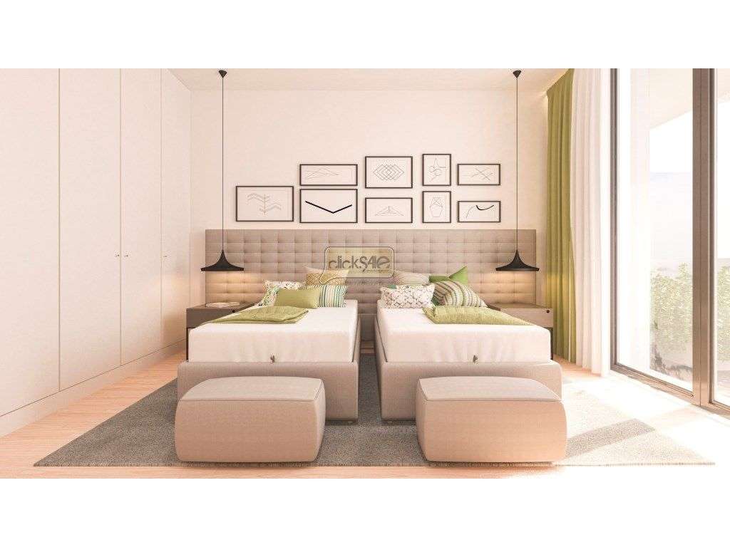 Apartamento T3 com Piscina, Varanda e Garagem