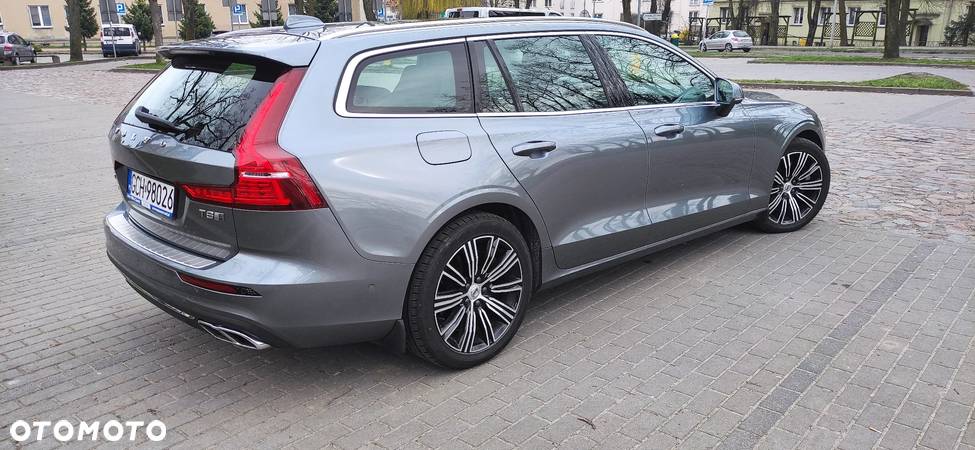 Volvo V60 T8 AWD Plug-In Hybrid Inscription - 2