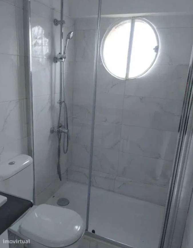 Excelente Apartamento de 4 assoalhadas sito nas Avenidas Novas-7