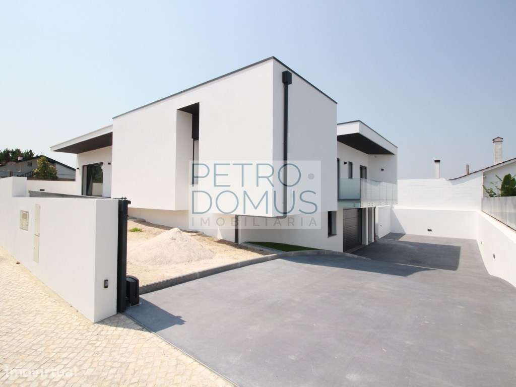 MORADIA ISOLADA DE CAVE E R/C - Grande imagem: 5/36