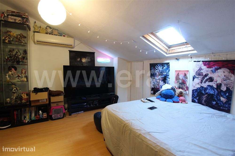 Moradia Geminada 4 quartos, Venda-24