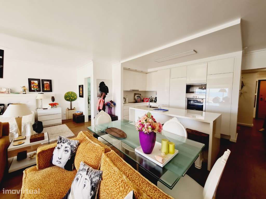 Vende-se T2 com ótima vista de mar-21