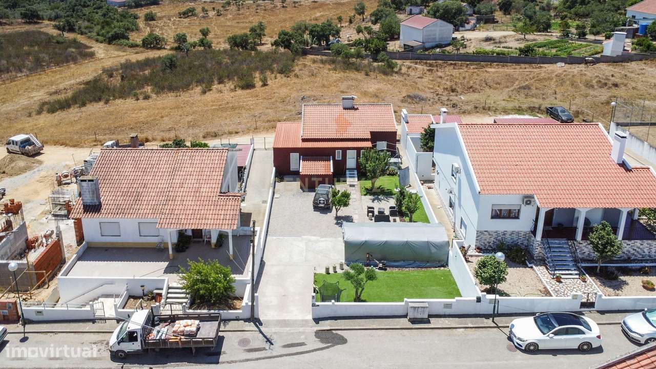 Moradia T2 Renovada com Quintal e Jardim – O Refúgio Ideal para Viver-26
