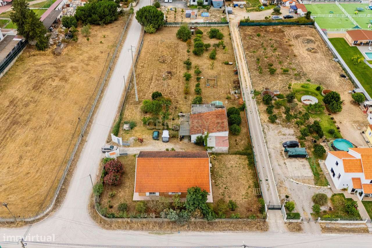 Moradia térrea T3 impecável num terreno de 3954m2 e anexo em Azeitão - Grande imagem: 2/42