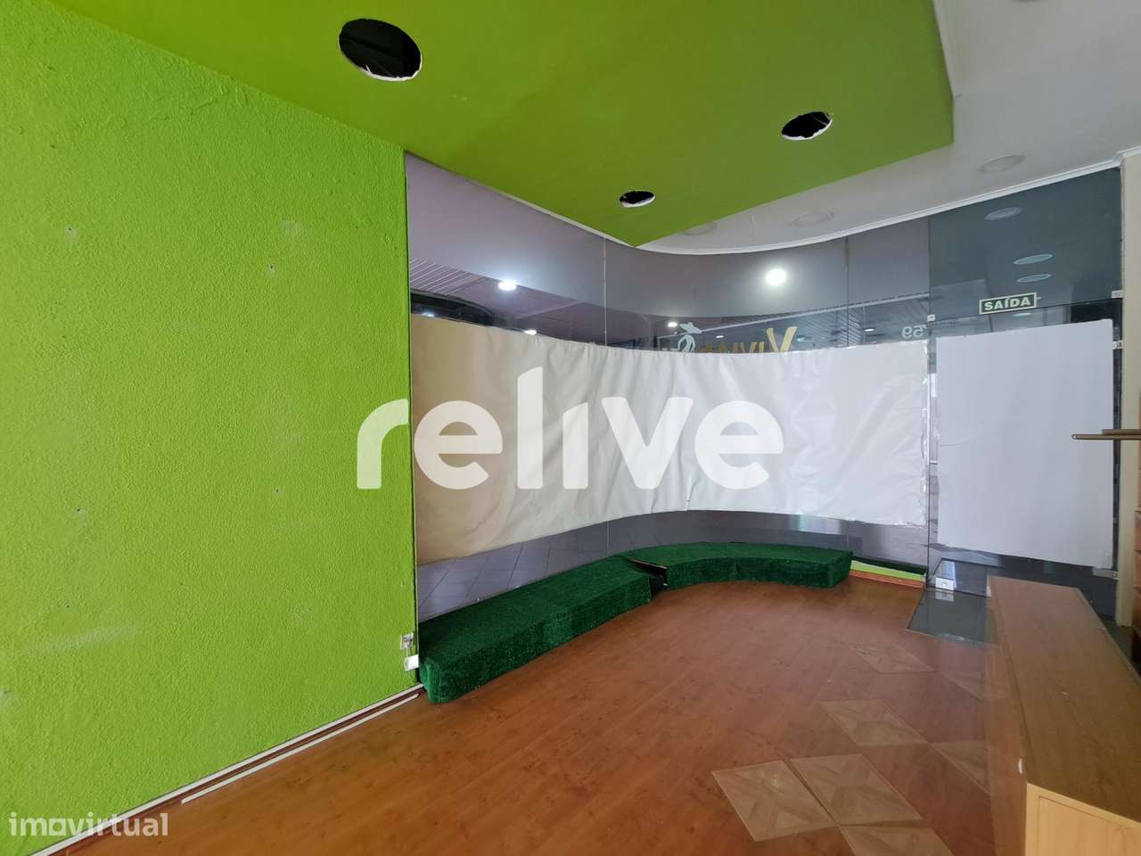 Loja no Shopping Center Massamá com montra exterior para venda - Grande imagem: 5/24