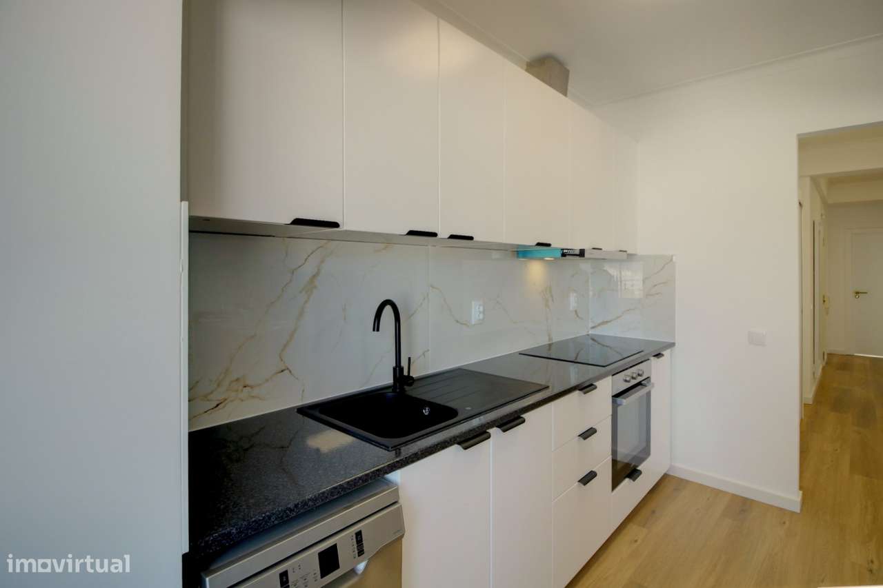 Apartamento T3 Totalmente Renovado, mobilado e com Vista Mar em Olhão-10