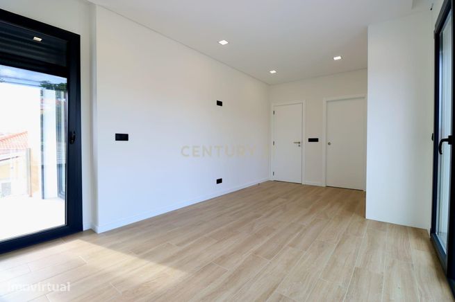 Luxuosa moradia isolada de 5 assoalhadas com excelentes áreas - piscin-29