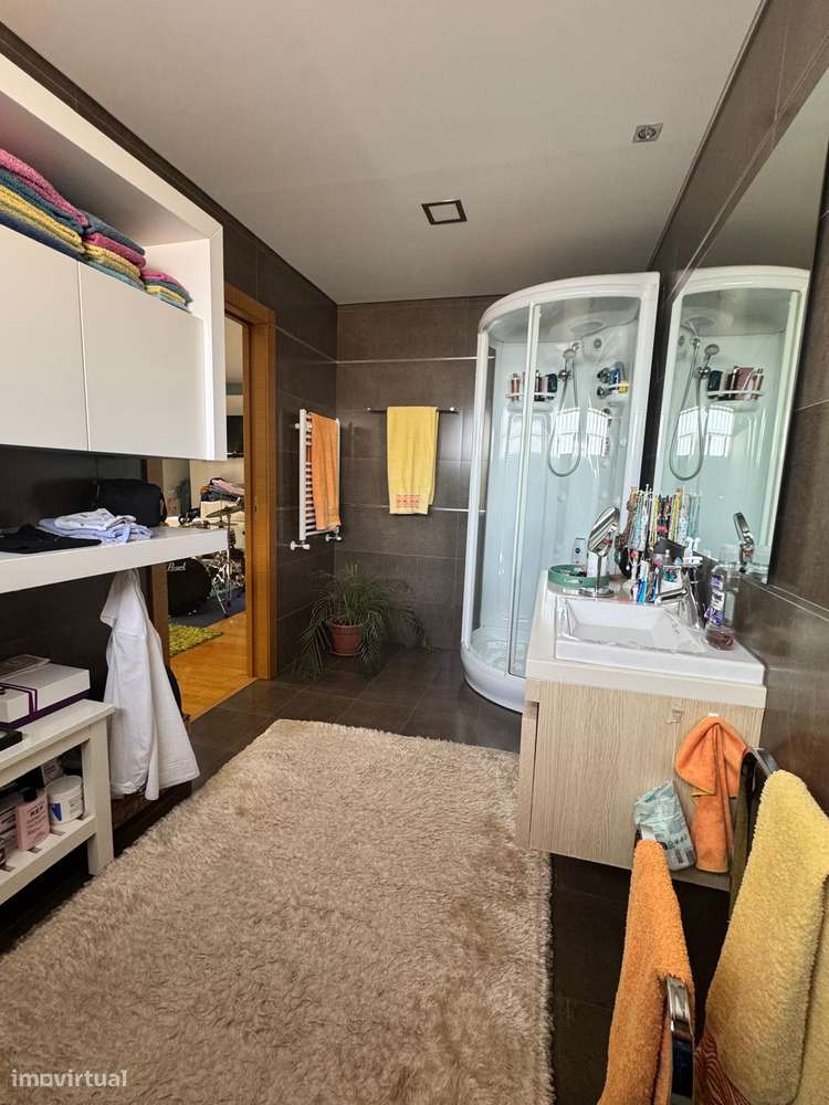 Apartamento duplex T4 com 3  garagens-37