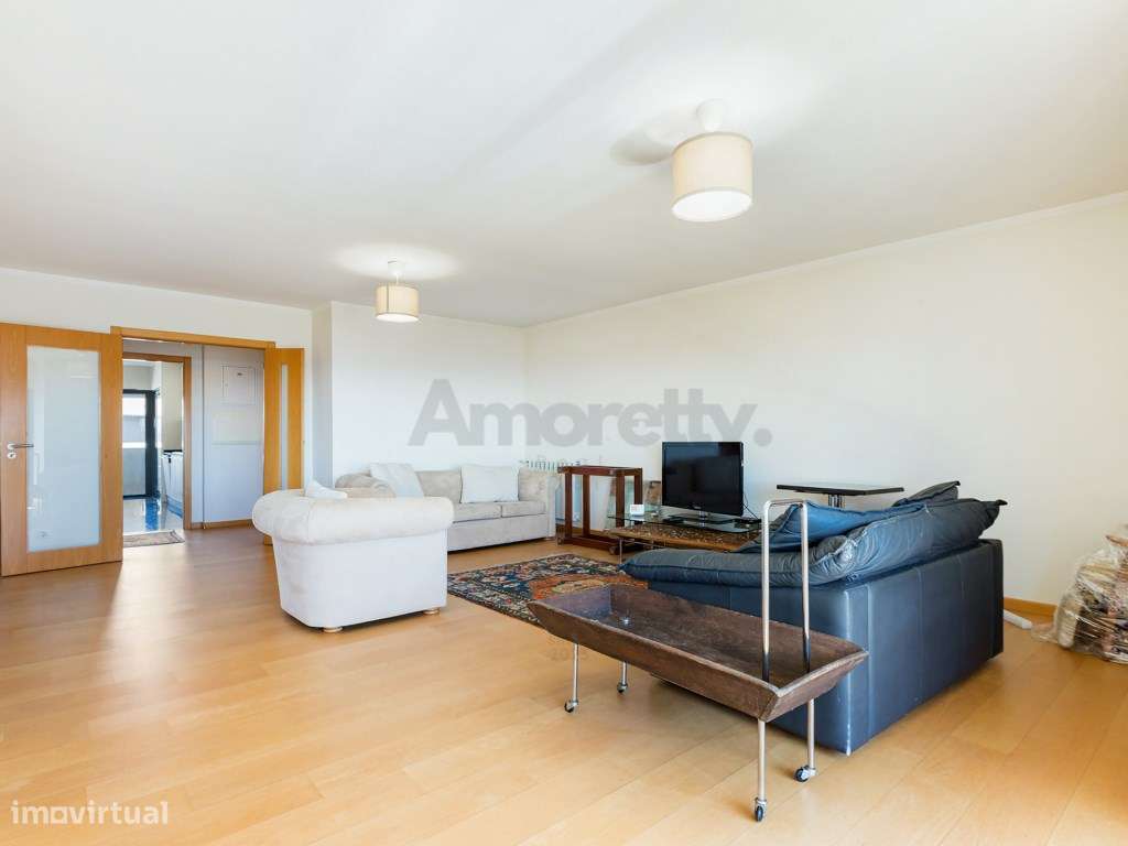 T4 Com Vista de Rio em Pleno Coração de Algés - Grande imagem: 4/25