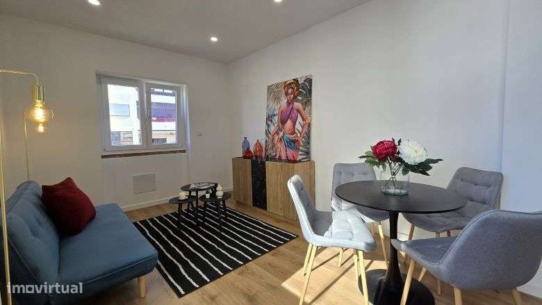 &#127991;&#65039;Apartamento T3 Remodelado em Benfica – Moderno e Cent-24