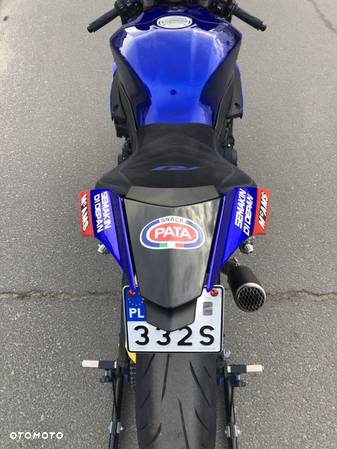 Yamaha R1 - 12