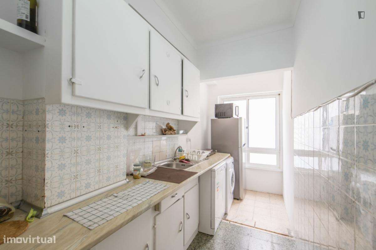 Quarto - localizado em Benfica Lisbon - Grande imagem: 5/10