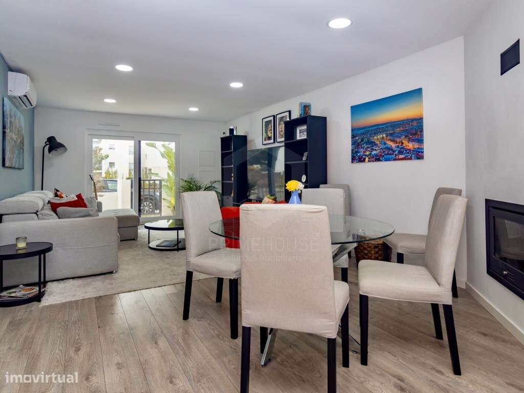 Moradia Contemporânea em Banda T3 com Piscina - Grande imagem: 4/59