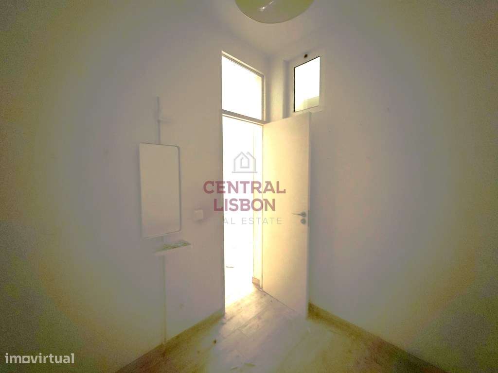 T4+1 com Terraço e Logradouro em Arroios | Possibilidade de Duas Zo...-13