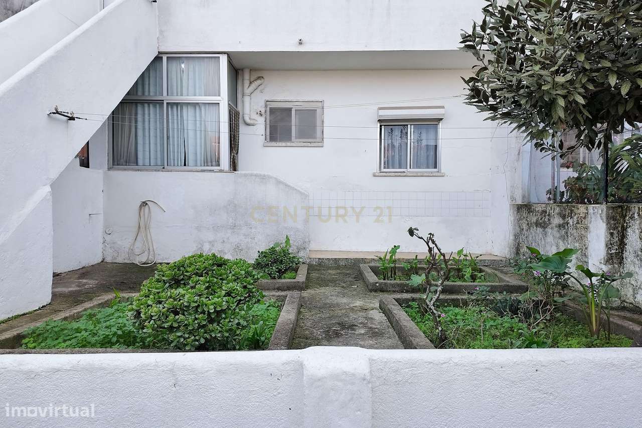 Apartamento T2 com Logradouro – Rua Dr. António Elvas, Feijó-20