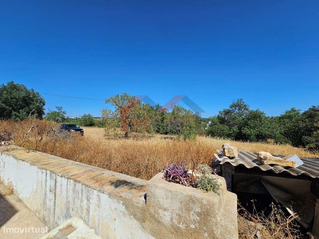 Moradia tradicional V5 para recuperar com terreno de 31.000 m2 - Loulé-5